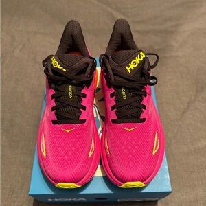 Hoka Men’s Clifton 9 shoes for sell in a size 7.5 regular. Color fuchsia/black.